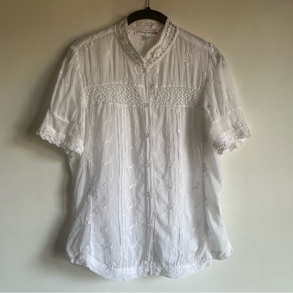 Johnny Was Tops - Johnny Was Short Sleeve Button Up Shirt Medium in White Eyelet Lace Embroidered